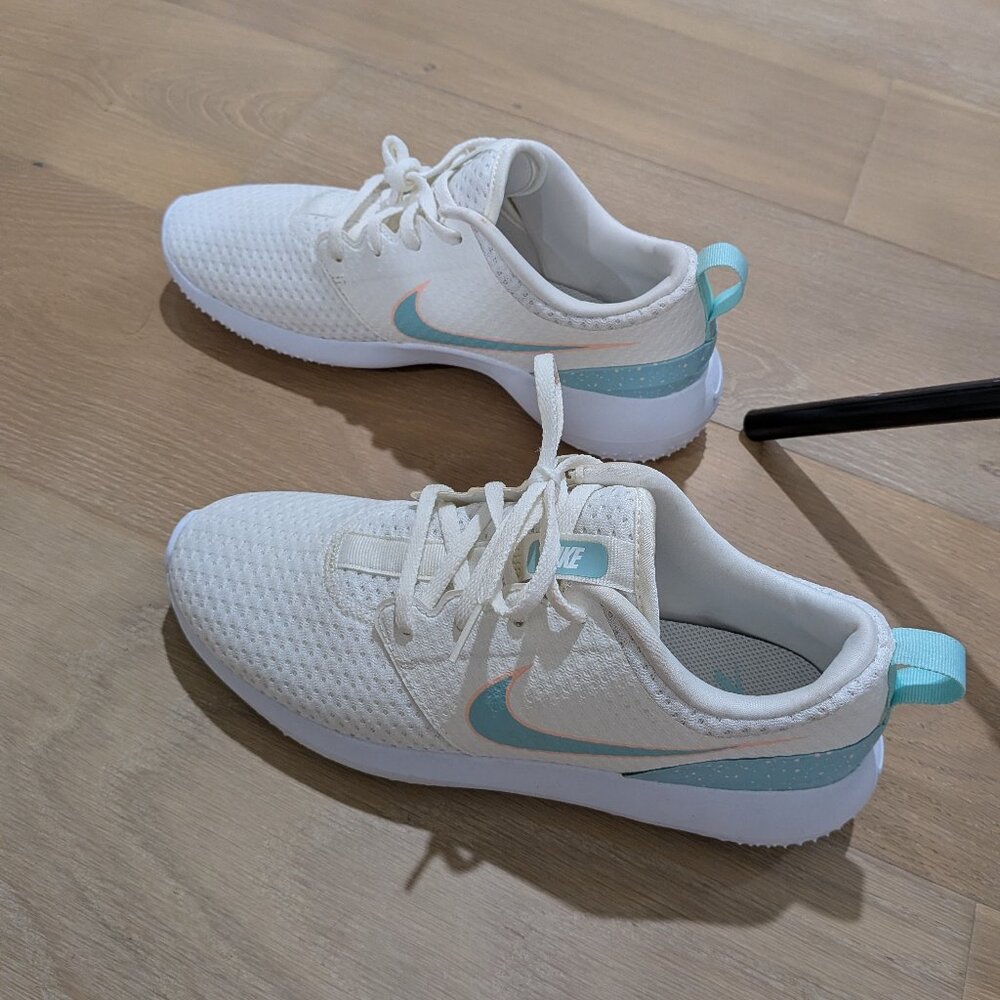 Nike Women's Roshe Golf Spikeless Shoes-Size 8.5